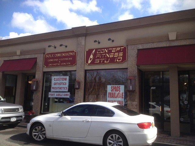 2nd image of 118 Glen Cove Rd