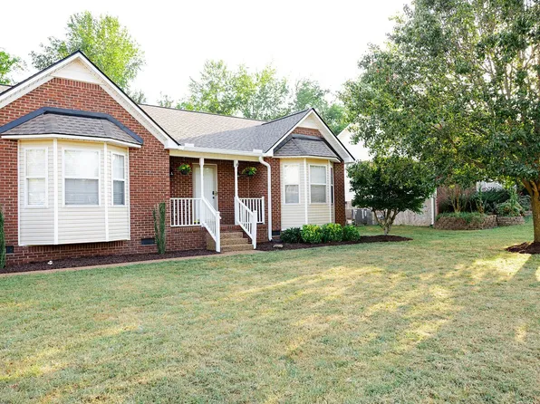 2109 Geneva Dr, Thompsons Station, TN 37179