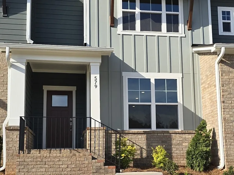 579 Cape Cod Way — Photo 1