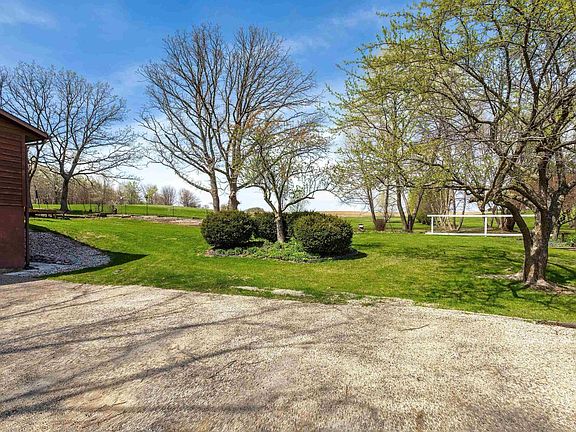 3rd image of 30 Meadowbrook Dr