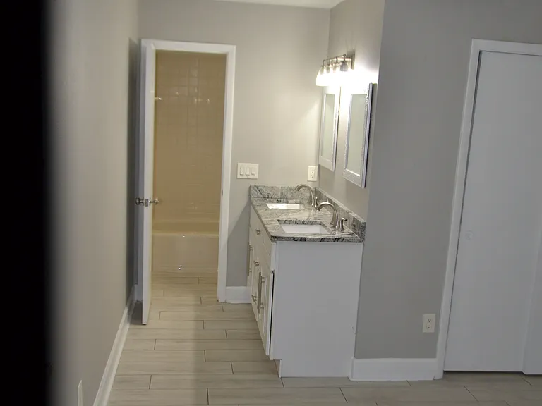 6204 W Knights Griffin Rd — Photo 12