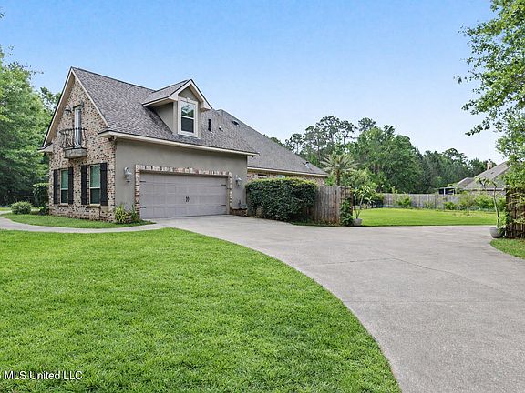 3rd image of 6101 Olde Oakview