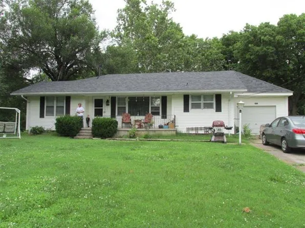 1011 E Highland Ave, Carthage, MO 64836