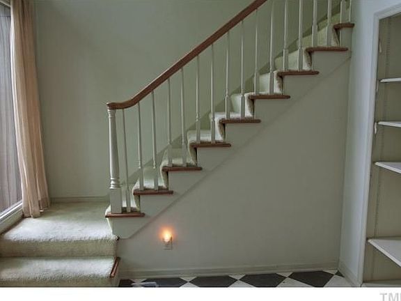 2nd image of 24 Stoneridge Cir
