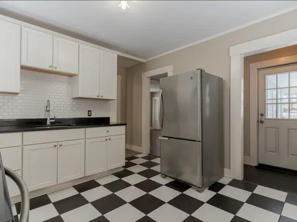 43 6th St #A, Dover, NH 03820