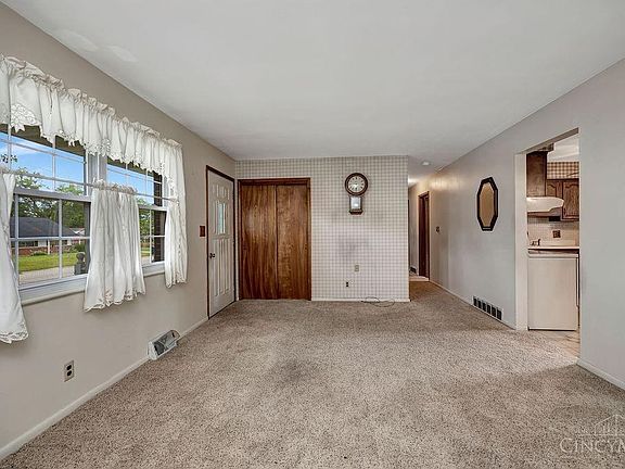 5th image of 806 Charles St