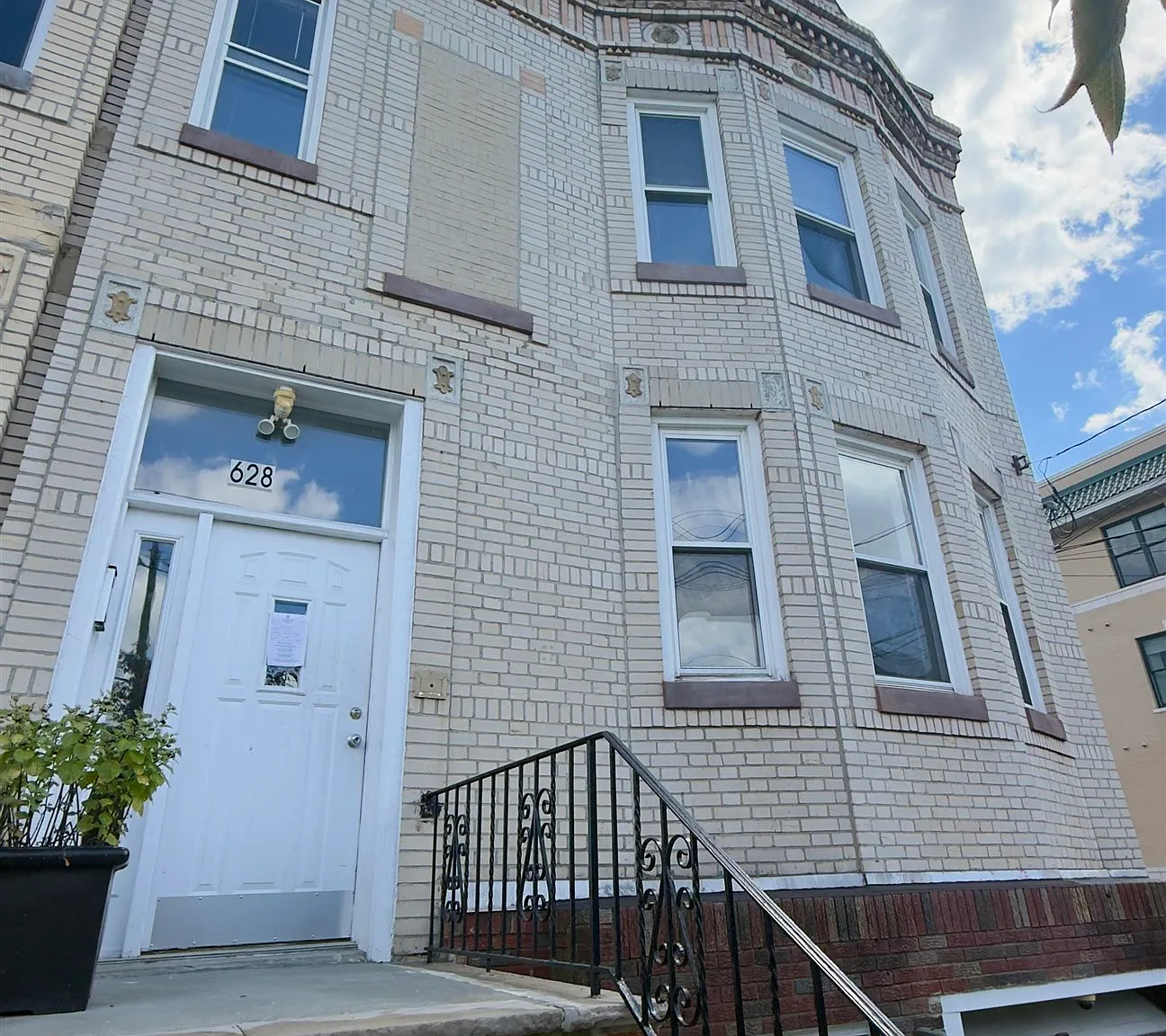 3 bed, 1.0 bath, $3,800 — Photo 1