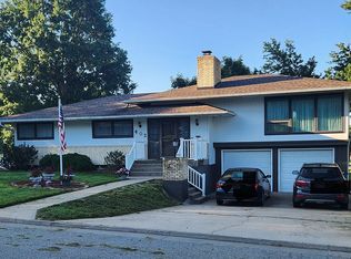 402 E Harvey Dr, Savannah, MO 64485