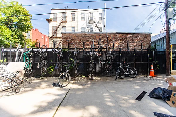 Rented by Commercial Capital Resources INC | media 17