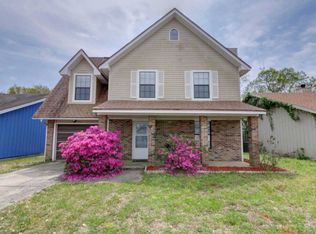 508 Woodland Park Cir, Mary Esther, FL 32569