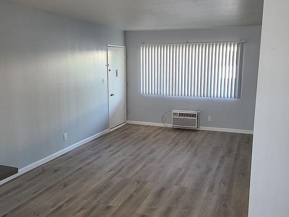 3rd image of 6911 Haskell Ave APT 202