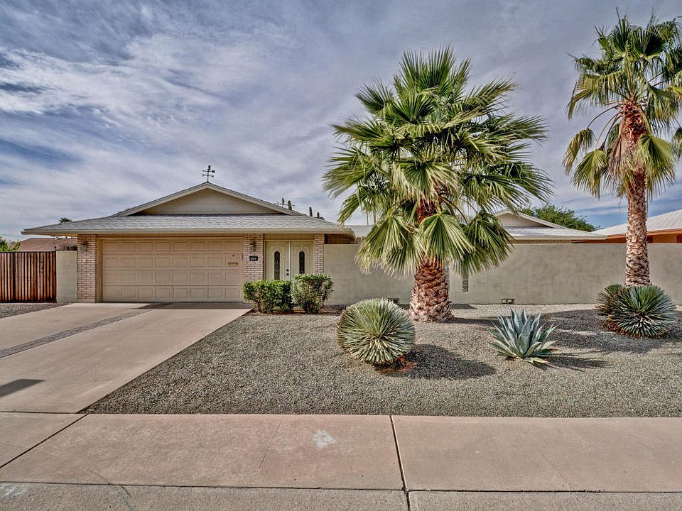 1st image of 10748 W Roundelay Cir