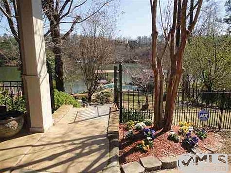 3rd image of 1811 Lakeshore Dr