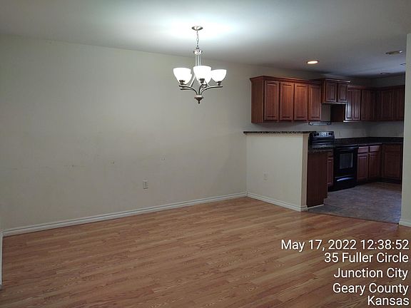 5th image of 44 Fuller Cir