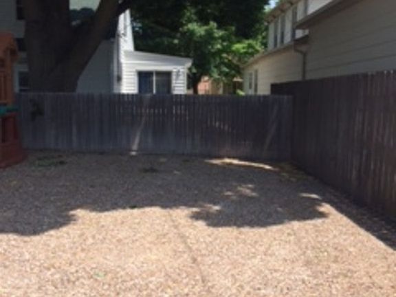 5th image of 413 N Thompson Ave