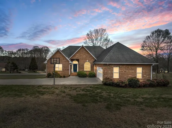 101 Glen View Dr, Cherryville, NC 28021