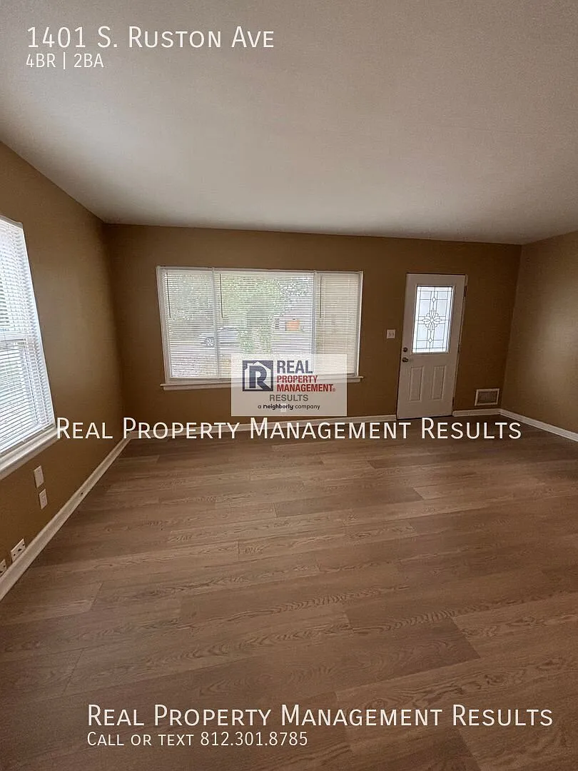 Bright 4 Bedroom Home with Bonus Room & Fenced Backyard — Photo 3