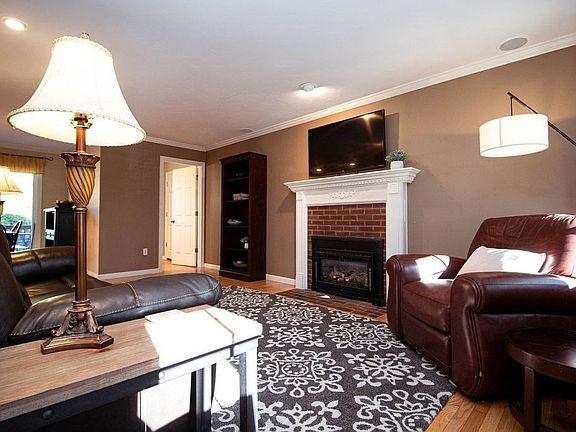 3rd image of 5 Cowell St