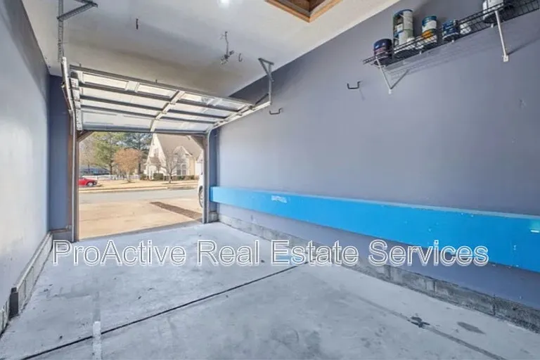 2021 Livingston St — Photo 38