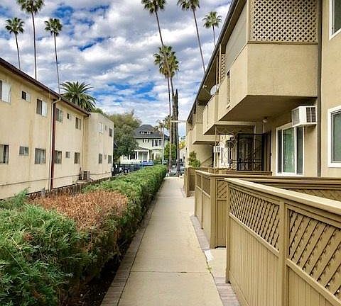 2nd image of 580 N Los Robles Ave APT 5