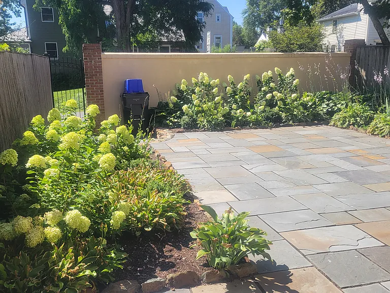 216 E Marshall St — Photo 25