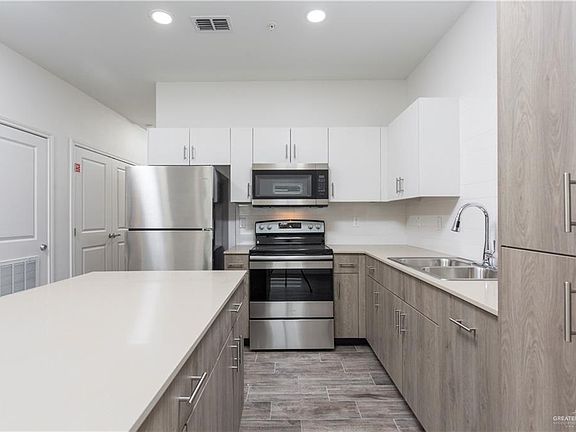 5th image of 815 N 15th Pl #A-1