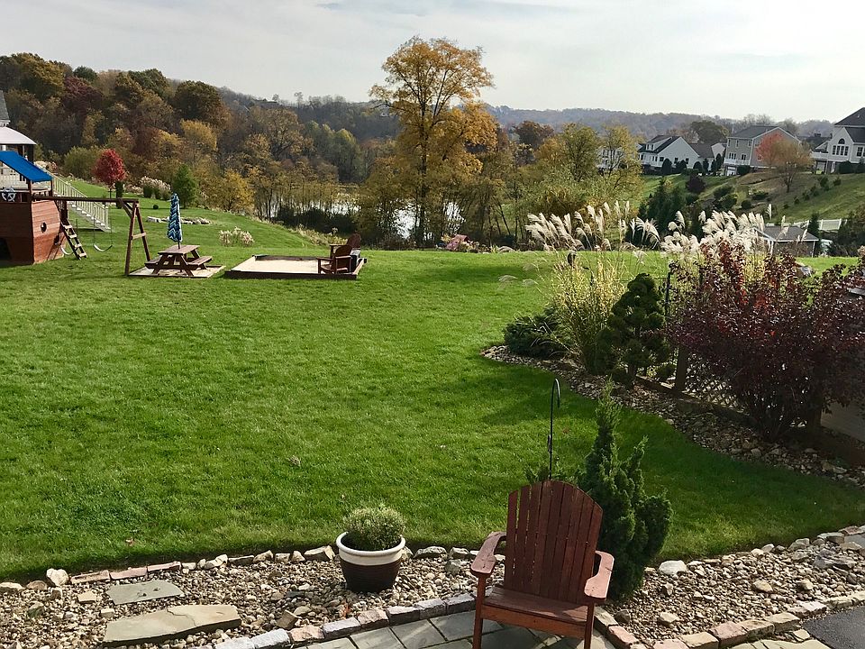 2nd image of 218 Walnut Dr
