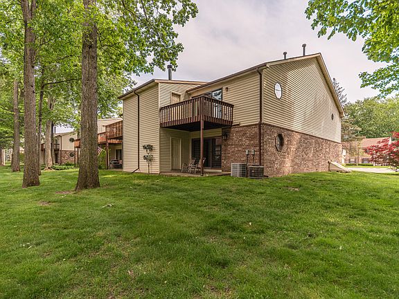 3rd image of 35868 Castlewood Ct