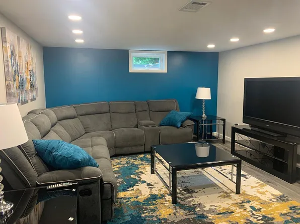 2030 Parkview Dr, Fremont, NE 68025