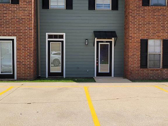 2nd image of 1711 Mignonette Ln #7-B