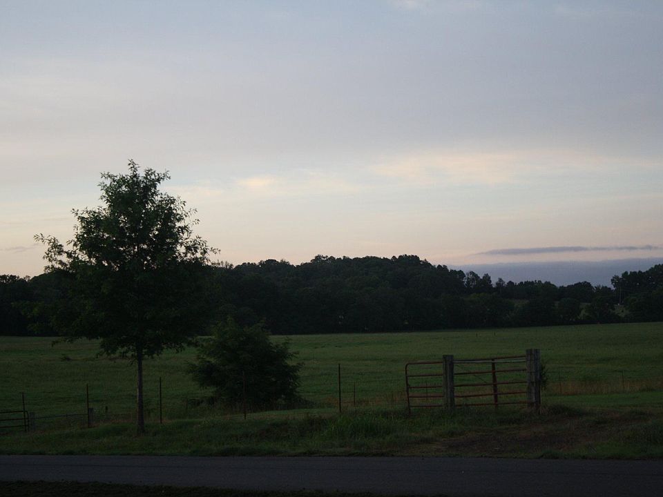 1st image of 417 Reasoner Ln