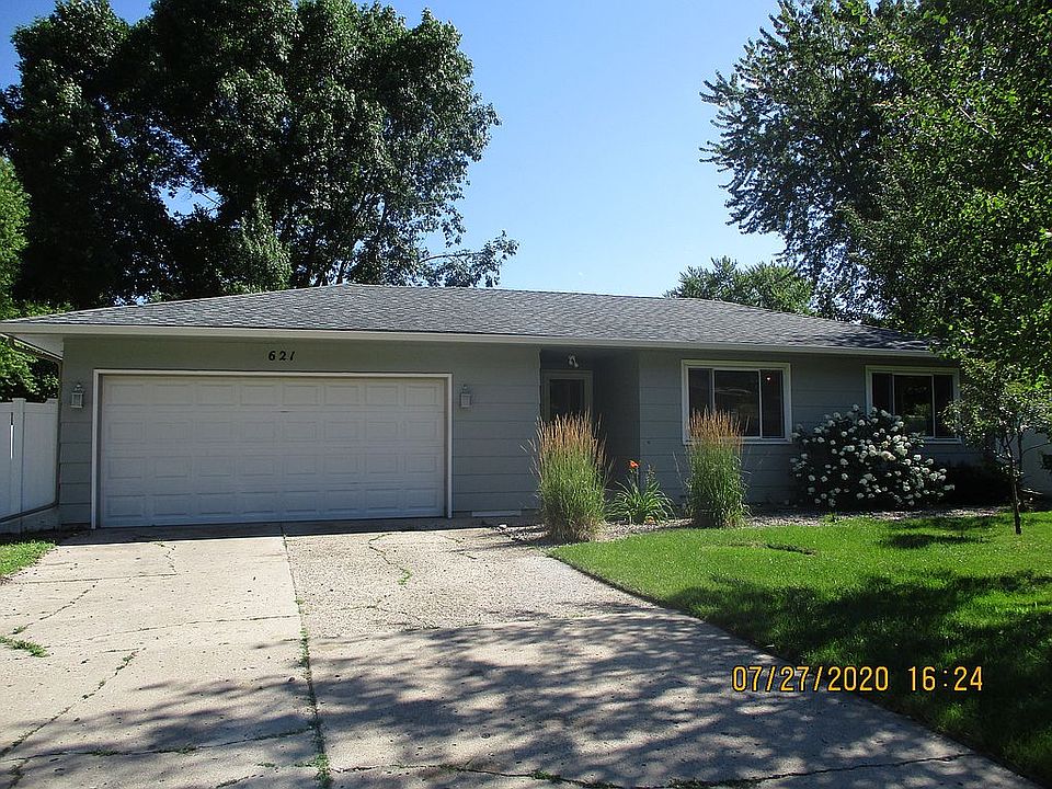 1st image of 621 13th St SE
