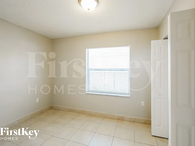 19420 NW 32nd Ave — Photo 12