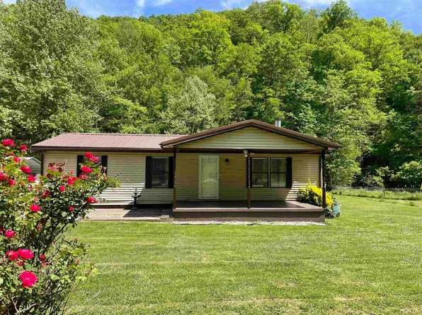 212 Summers Fork Rd, Crum, WV 25669