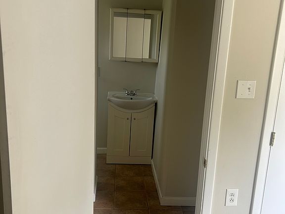 3rd image of 405 Gravity Ave #1