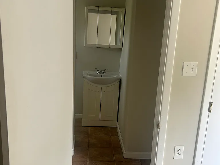 405 Gravity Ave #1 — Photo 3