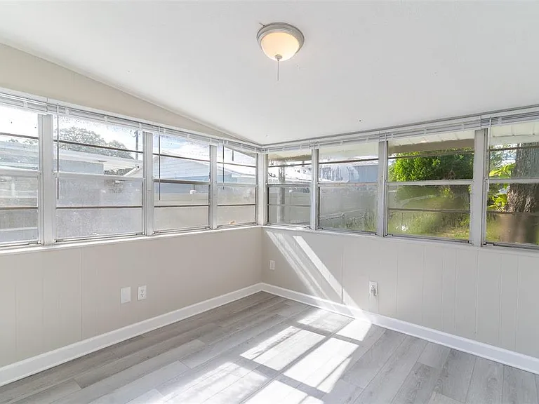 106 Avenue D SW — Photo 9