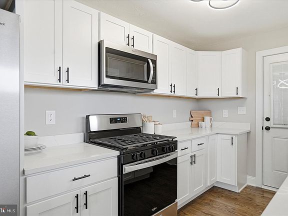 5th image of 662 Andrews Rd