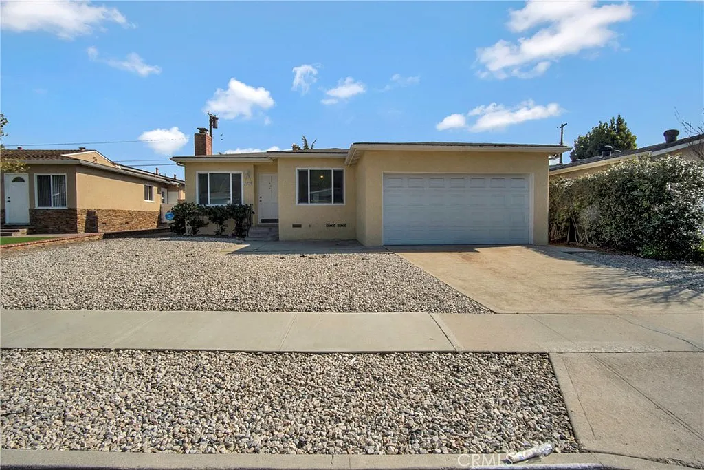 3 bed, 1796 sqft, $4,800 — Photo 1