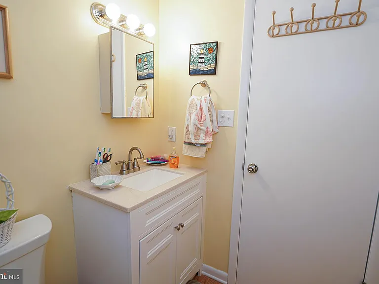 39028 Bayview W — Photo 49