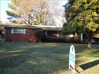 2nd image of 1208 Poplar Ave E