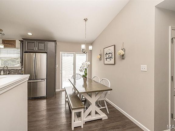 4th image of 2552 Plymouth Dr