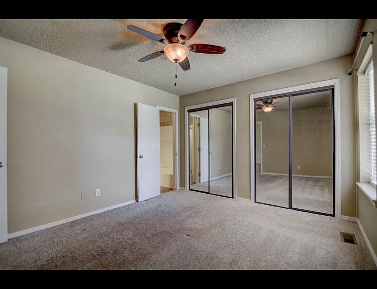 4625 N Evergreen St — Photo 2