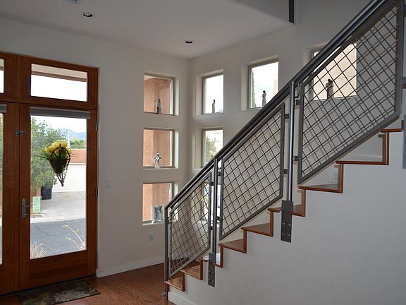 2nd image of 9204 Osuna Pl NE