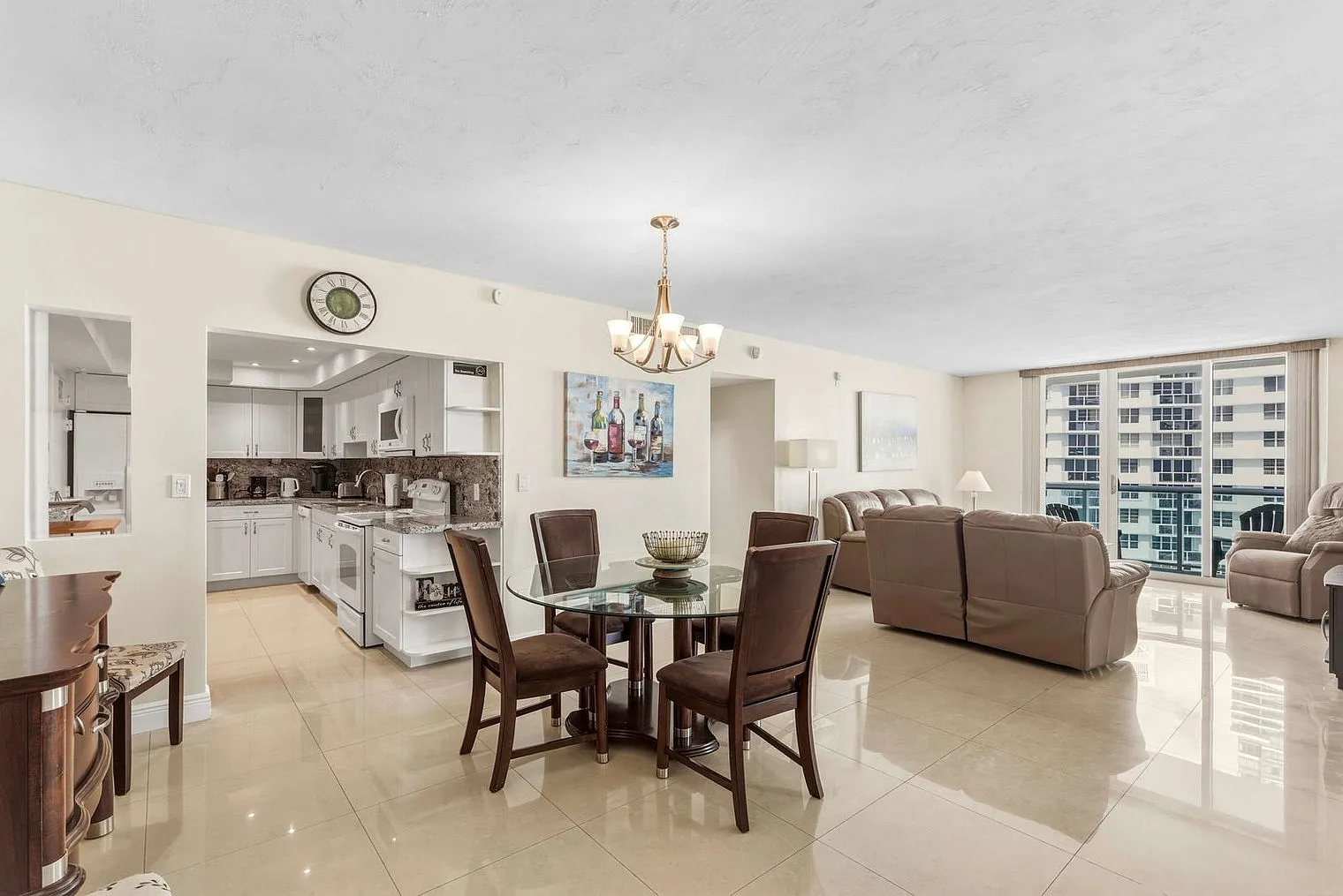 2 bed, 2.0 bath, 1173 sqft, $5,312 — Photo 4