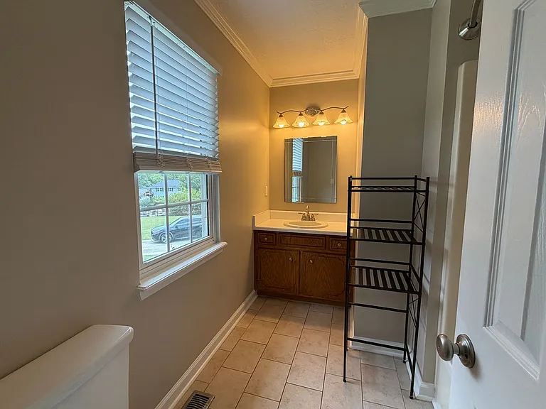 193 Amelia Dr W — Photo 26