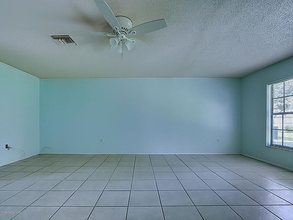 4th image of 2227 Wyndam Dr