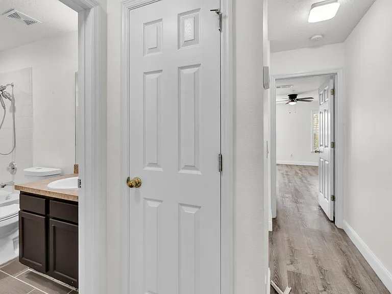 6130 Chapledale Dr — Photo 18
