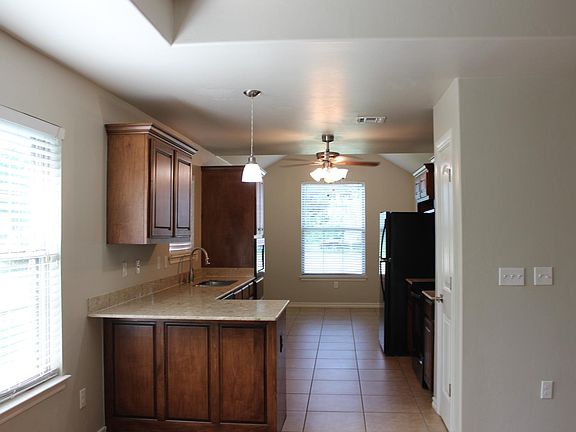 5th image of 917 W Hinchley St