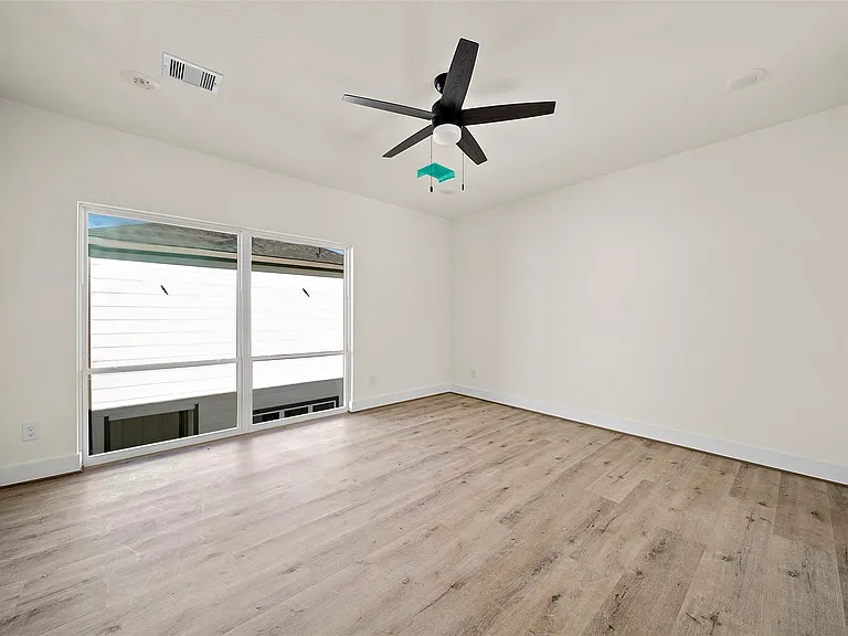 2722 Nagle St — Photo 27